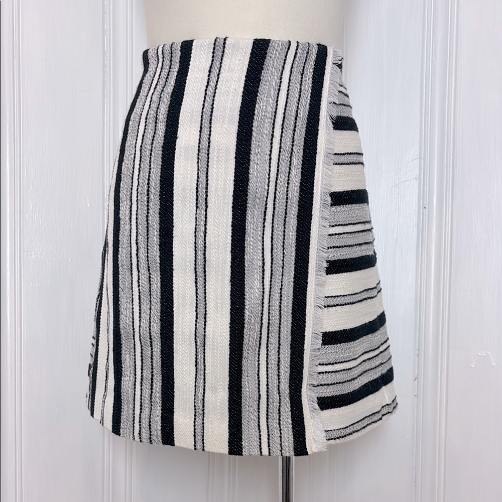 Chic WILLOW & THREAD Black & White A-Line Skirt with Wrap Effect